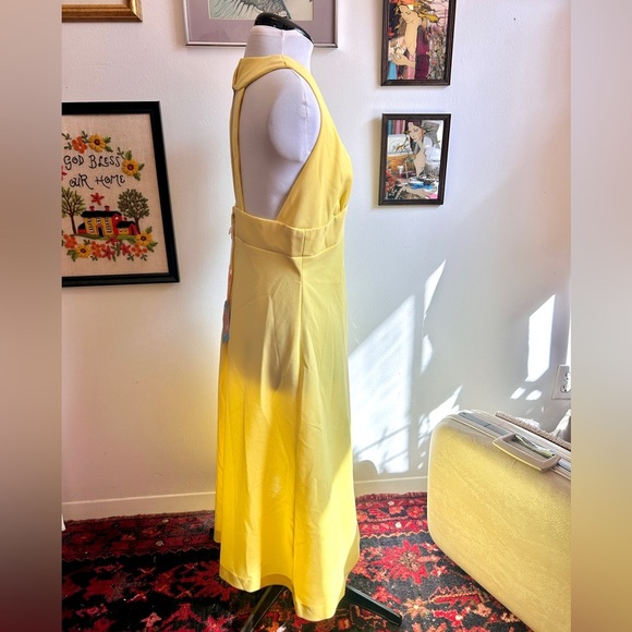 1970s Vintage Sunny Yellow Halter Back Day Dress - Picture 6 of 6